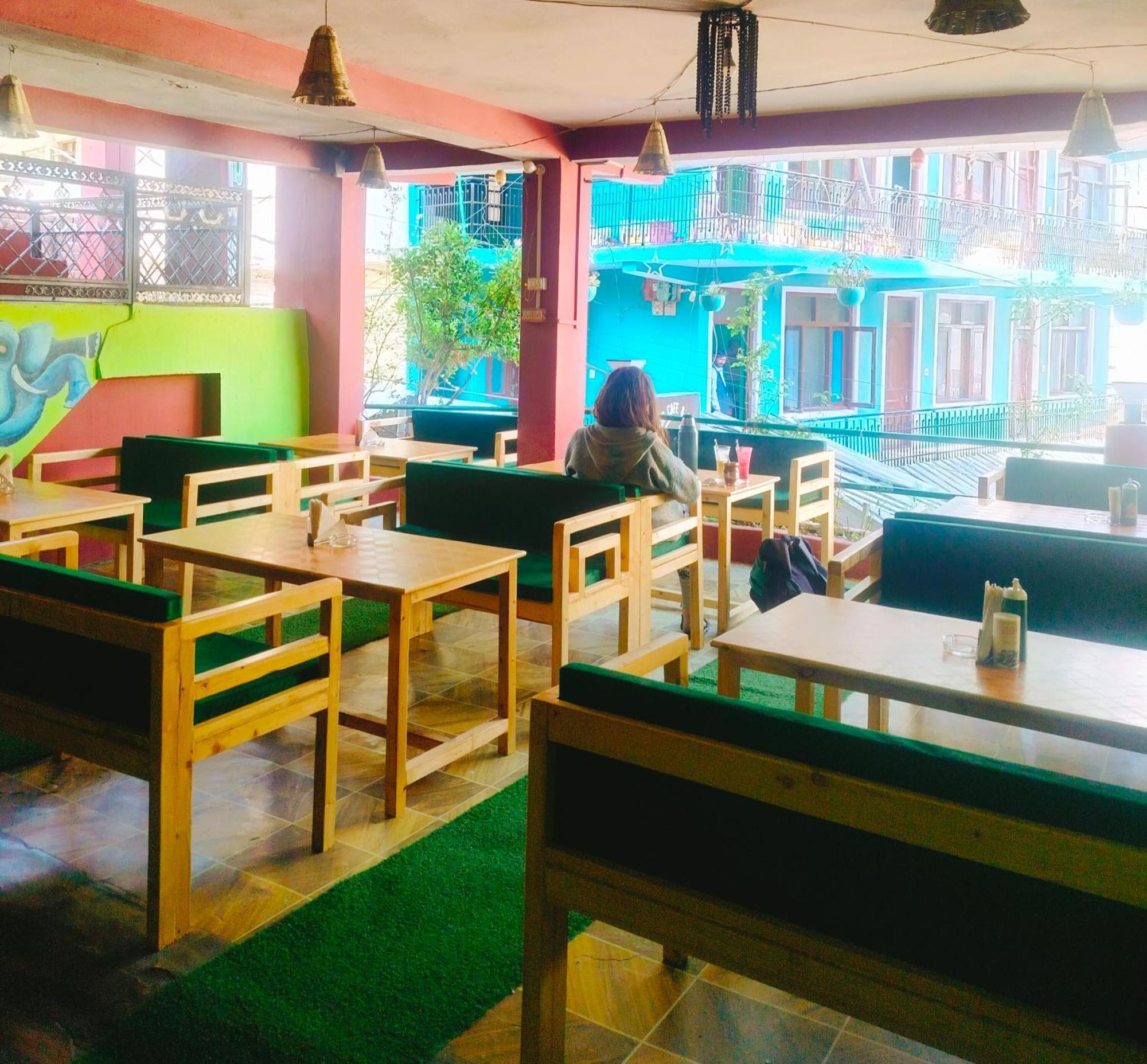 Non Stop Cafe Hostel & Stay Manāli Exterior foto