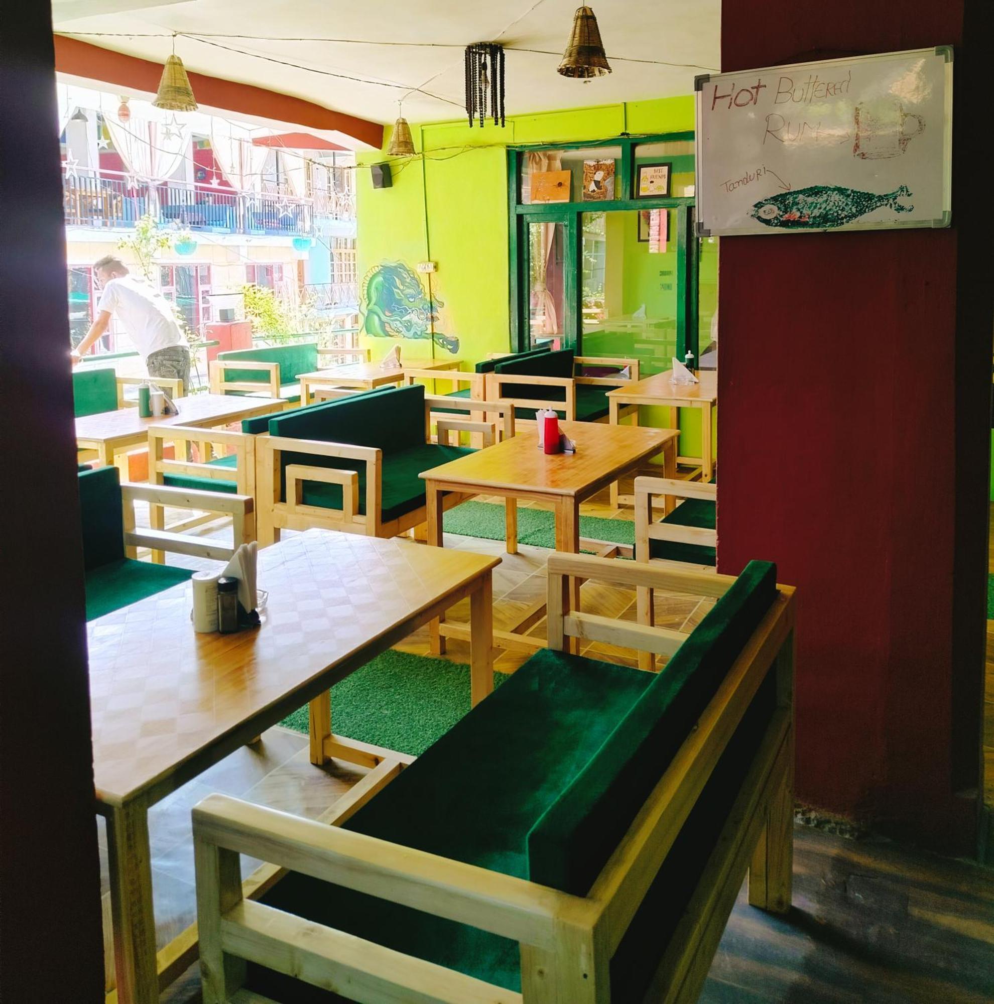 Non Stop Cafe Hostel & Stay Manāli Exterior foto